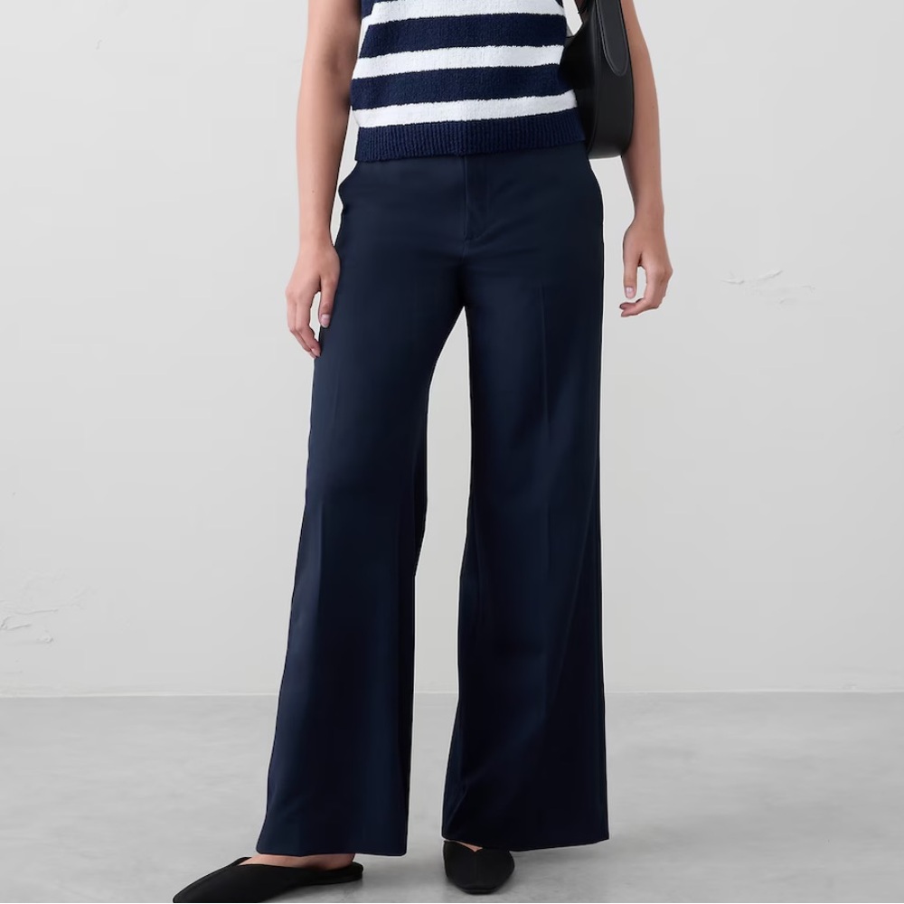 Banana Republic Factory Wide-Leg Trouser in Navy